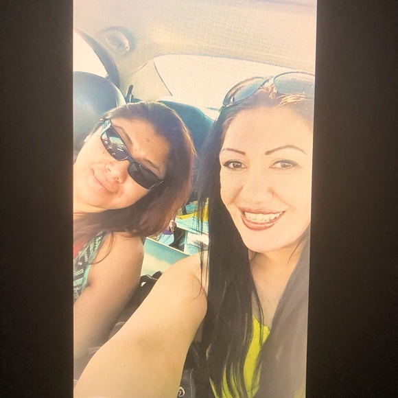 Meet your Poshers, Ken&Della - Picture 1 of 1